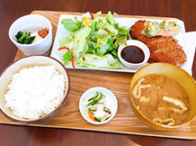 とまとうどんとお食事　花の飯屋
