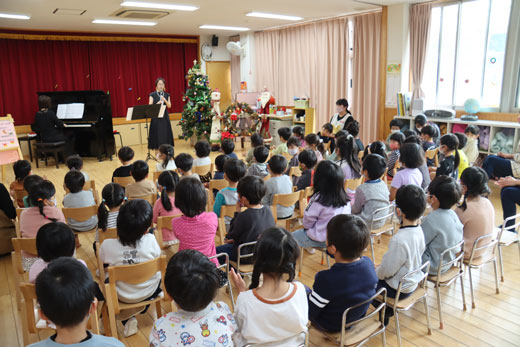 富高保育園でのアウトリーチの様子